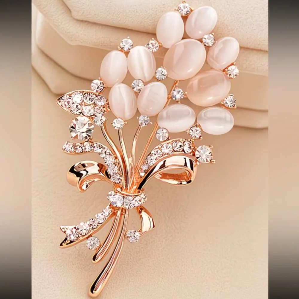 Elegant Rose Gold Floral Brooch nwt - Picture 1 of 1
